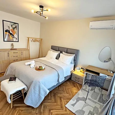 Aura Апартаменти *