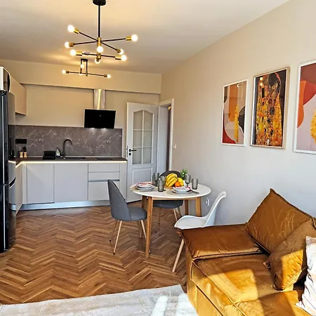 Aura Апартаменти *