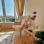 Apartament Aura *
